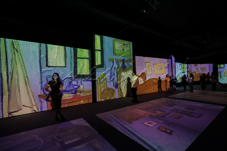 PAMERAN VAN GOGH ALIVE