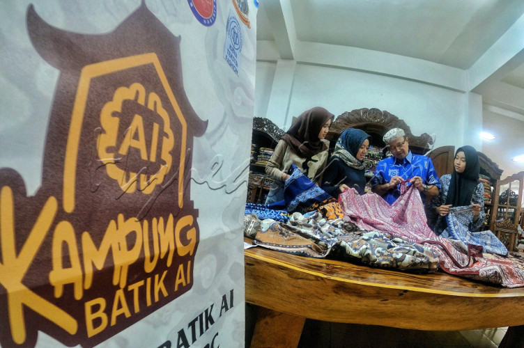 IMAJINASI MOTIF BATIK AI