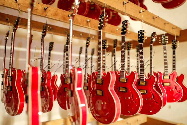 Miniatur Gitar Tembus  Pasar Global
